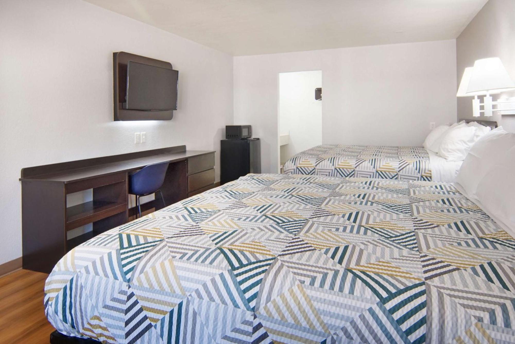 Hotel 6-lancaster, Tx - Desoto - 2*
