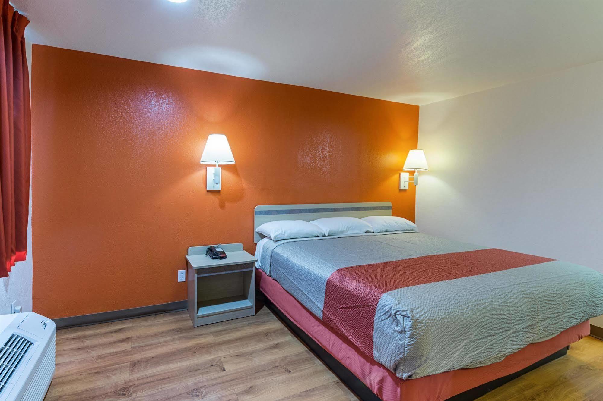 Hotel 6-lancaster, Tx - Desoto -